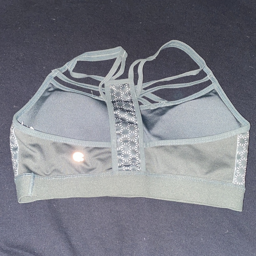 EXERCISE TOP -Size Small - Picture 2 of 4
